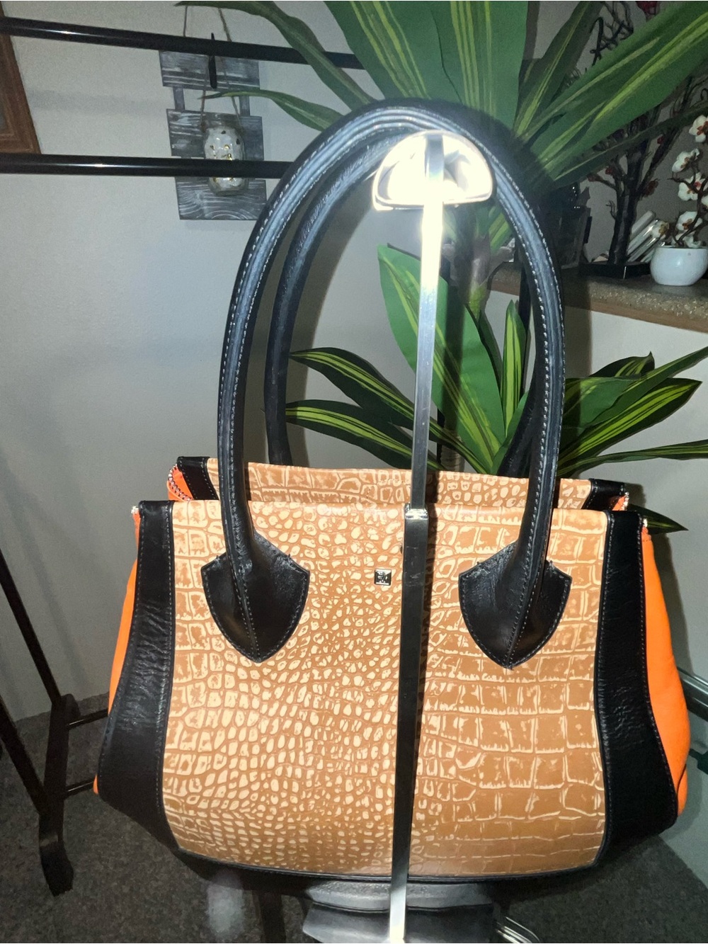 Pour La Victoire Tri Color with gold hardware